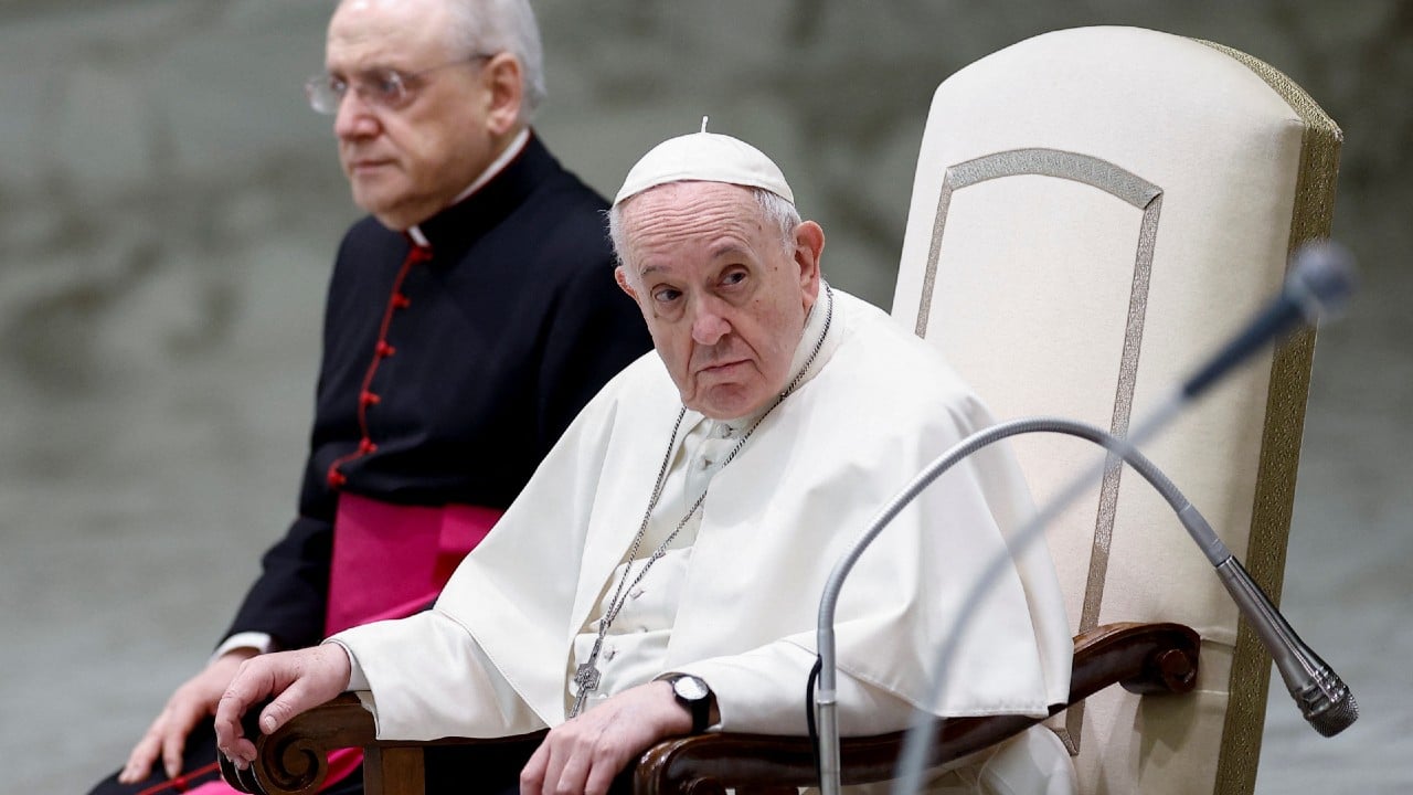 Hombre interrumpe a gritos la audiencia general del papa Francisco