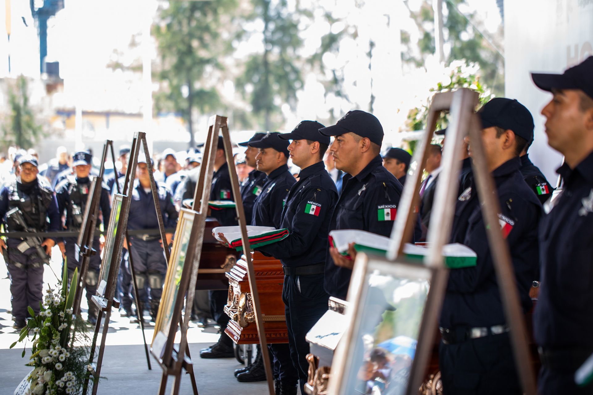 Homenaje a policías asesinados en Aguililla, Michoacán