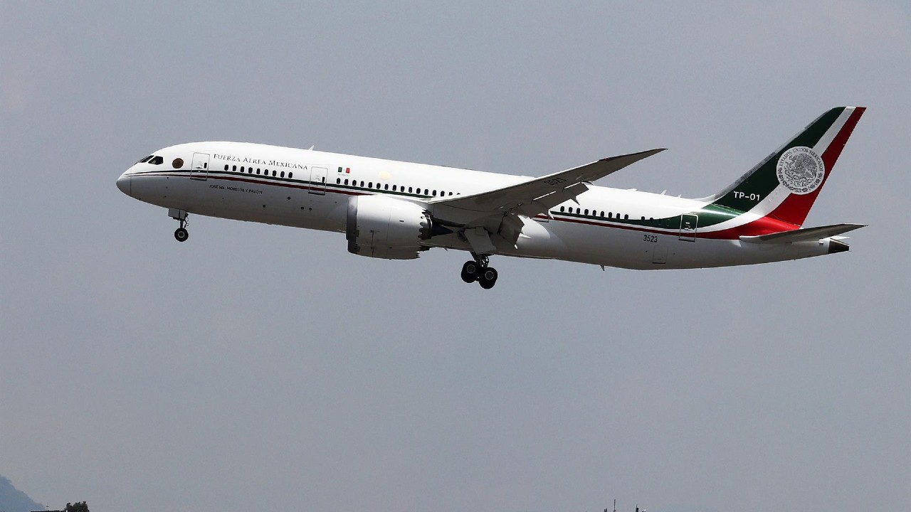 INAI ordena revelar información sobre sorteo del avión presidencial.