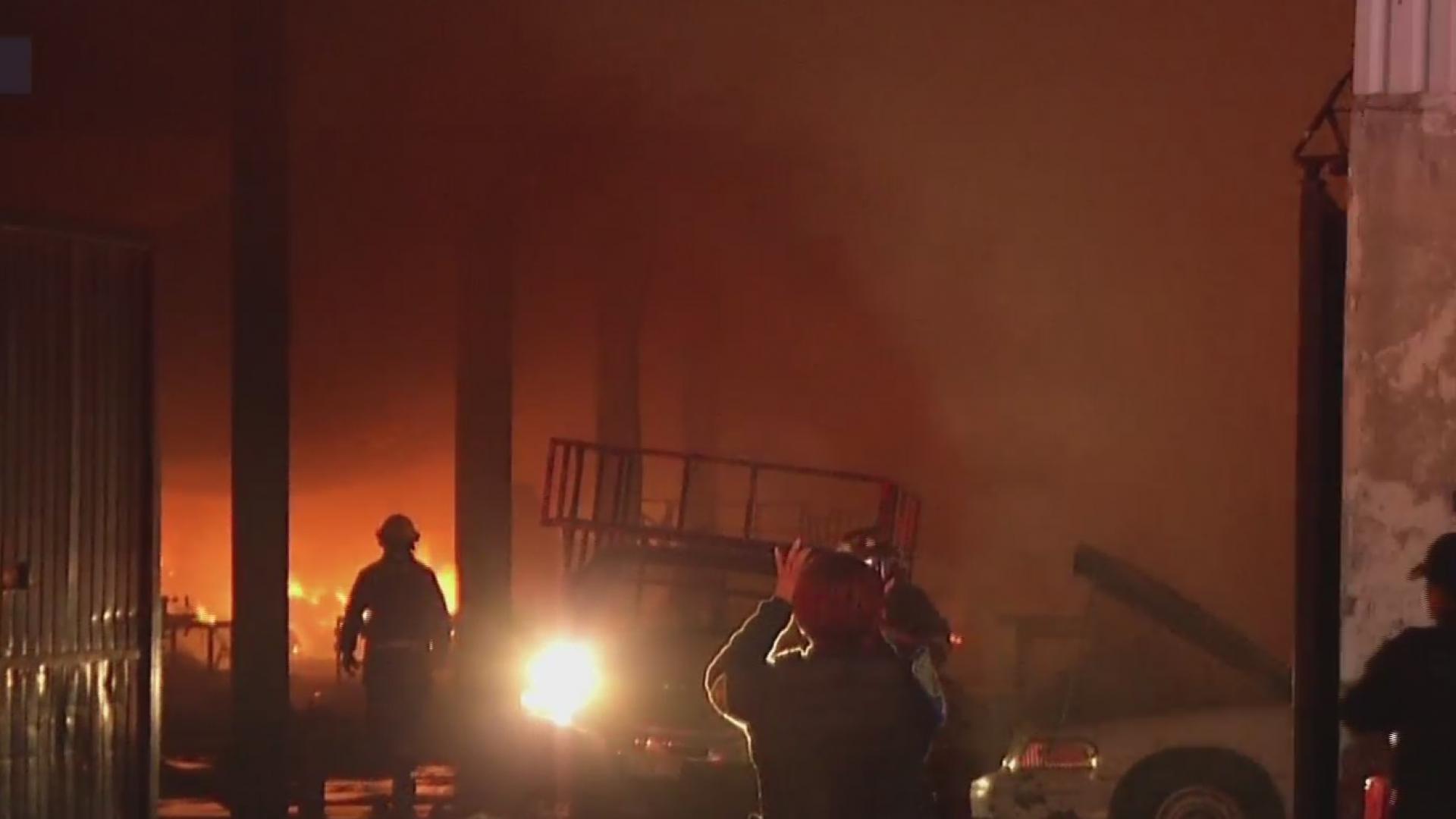 incendio en fabrica de colchones deja dos personas lesionadas en iztapalapa