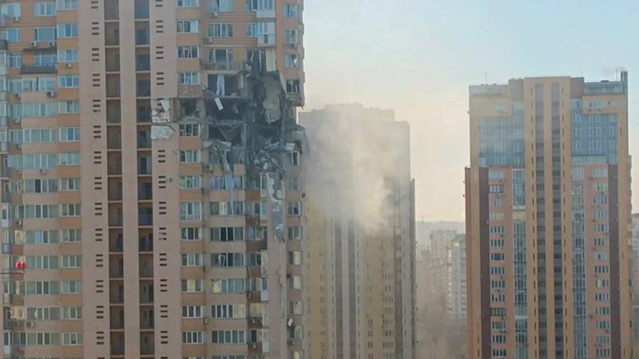 Kiev registra 35 heridos, entre ellos dos niños, tras impacto de misil contra edificio de departamentos