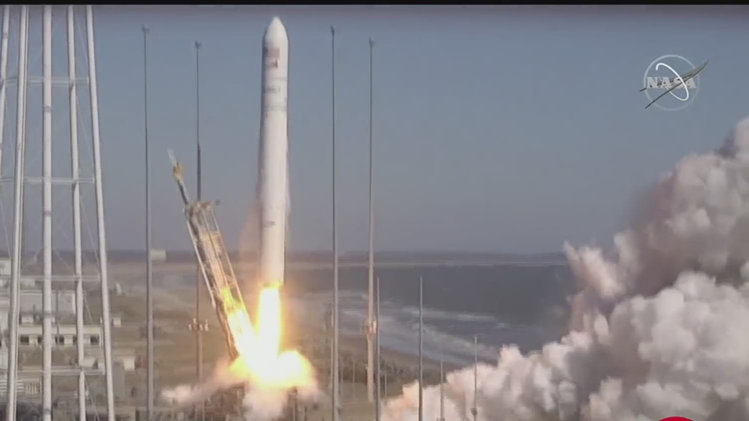 lanzan cohete con suministros para estacion espacial internacional
