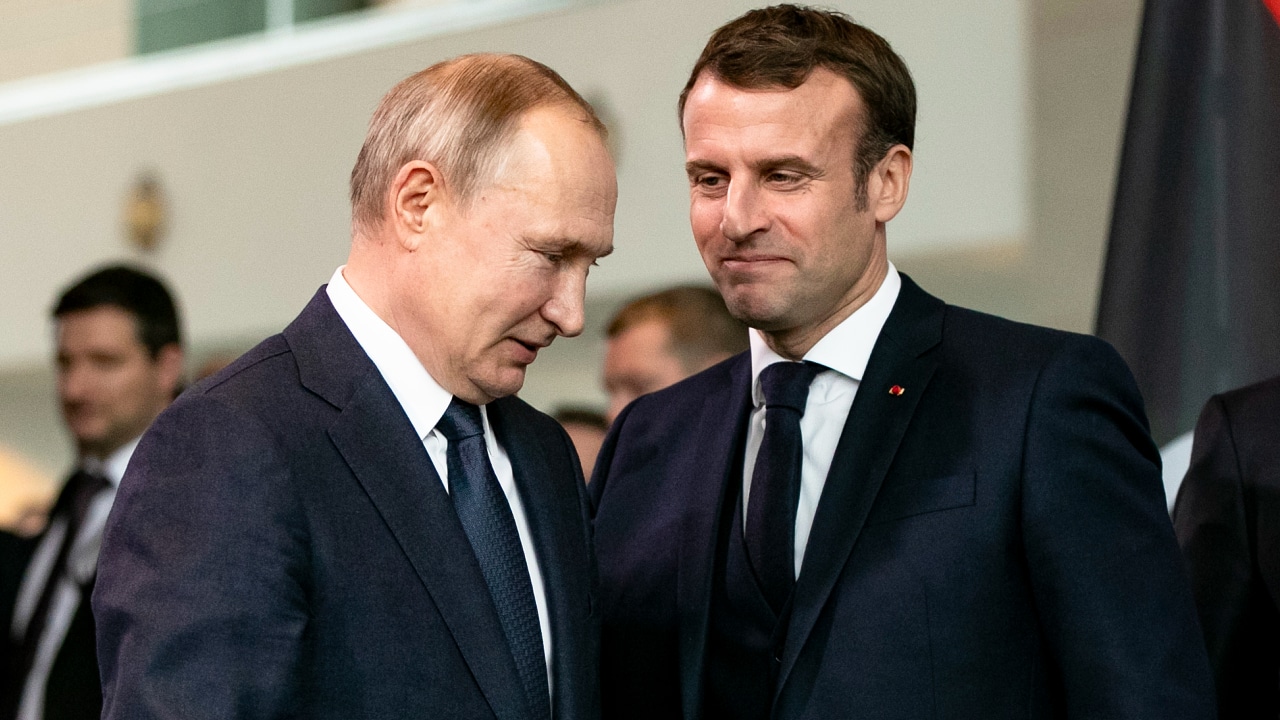 Fotografía de archivo de los presidentes de Francia, Emmanuel Macron, y de Rusia, Vladimir Putin.