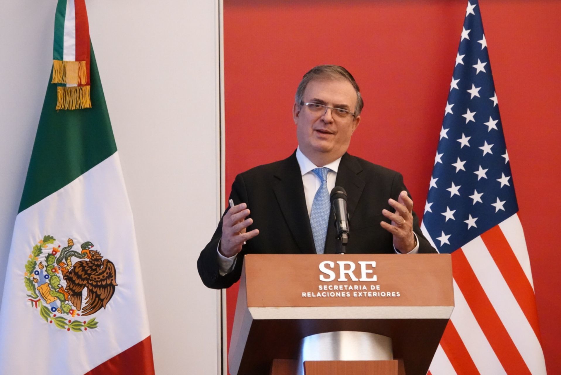 México busca tratado para frenar tráfico de armas ligeras