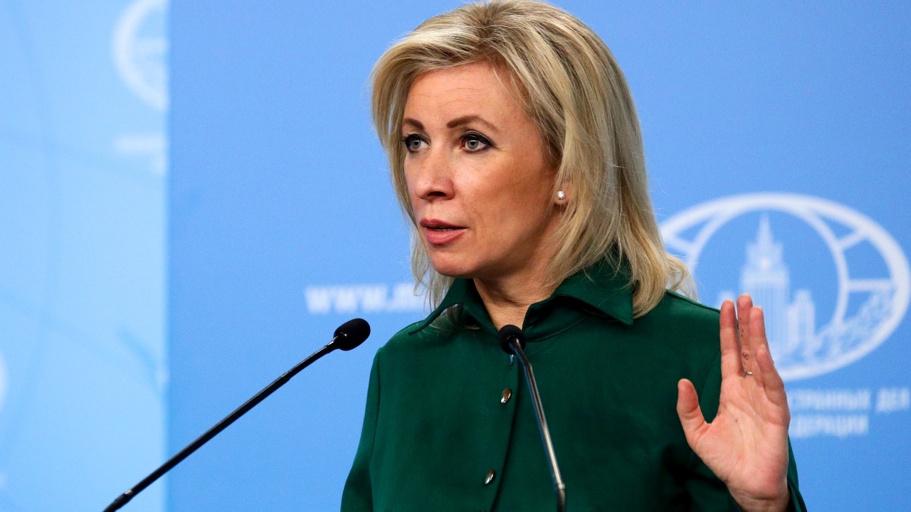 María Zajárova, portavoz de la diplomacia rusa, durante una conferencia de prensa. Fuente: AP