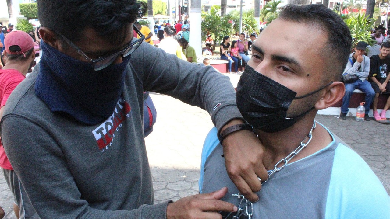 Migrantes en Tapachula cumplen 5 días en huelga de hambre
