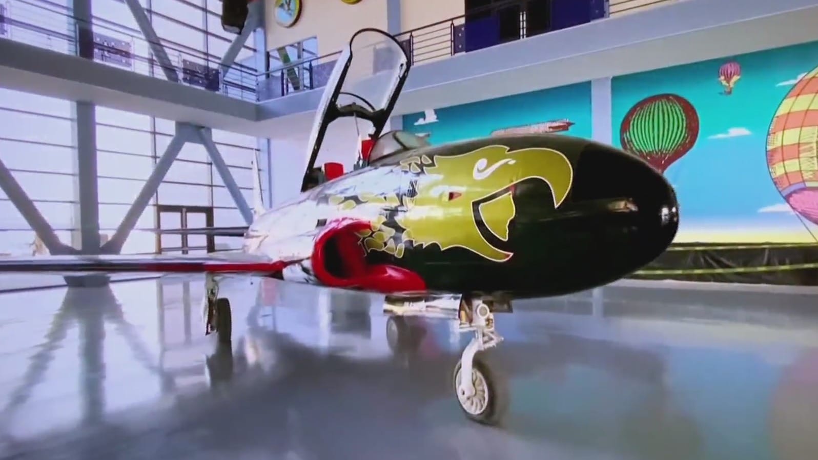 museo militar de la aviacion en la base aerea de santa lucia exhibe aeronaves de valor historico