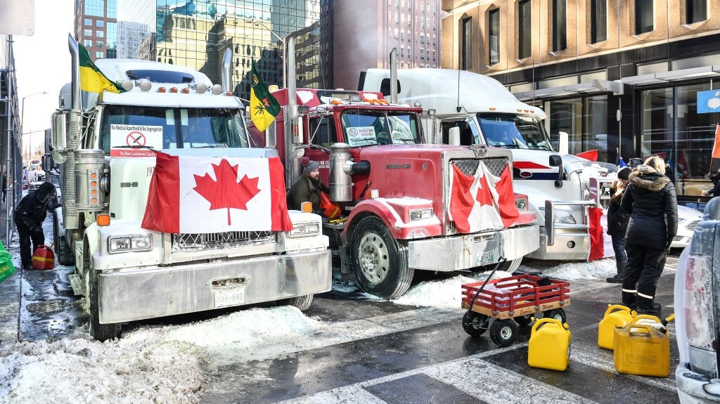 ni la nieve frena protesta de camioneros antivacunas en canada