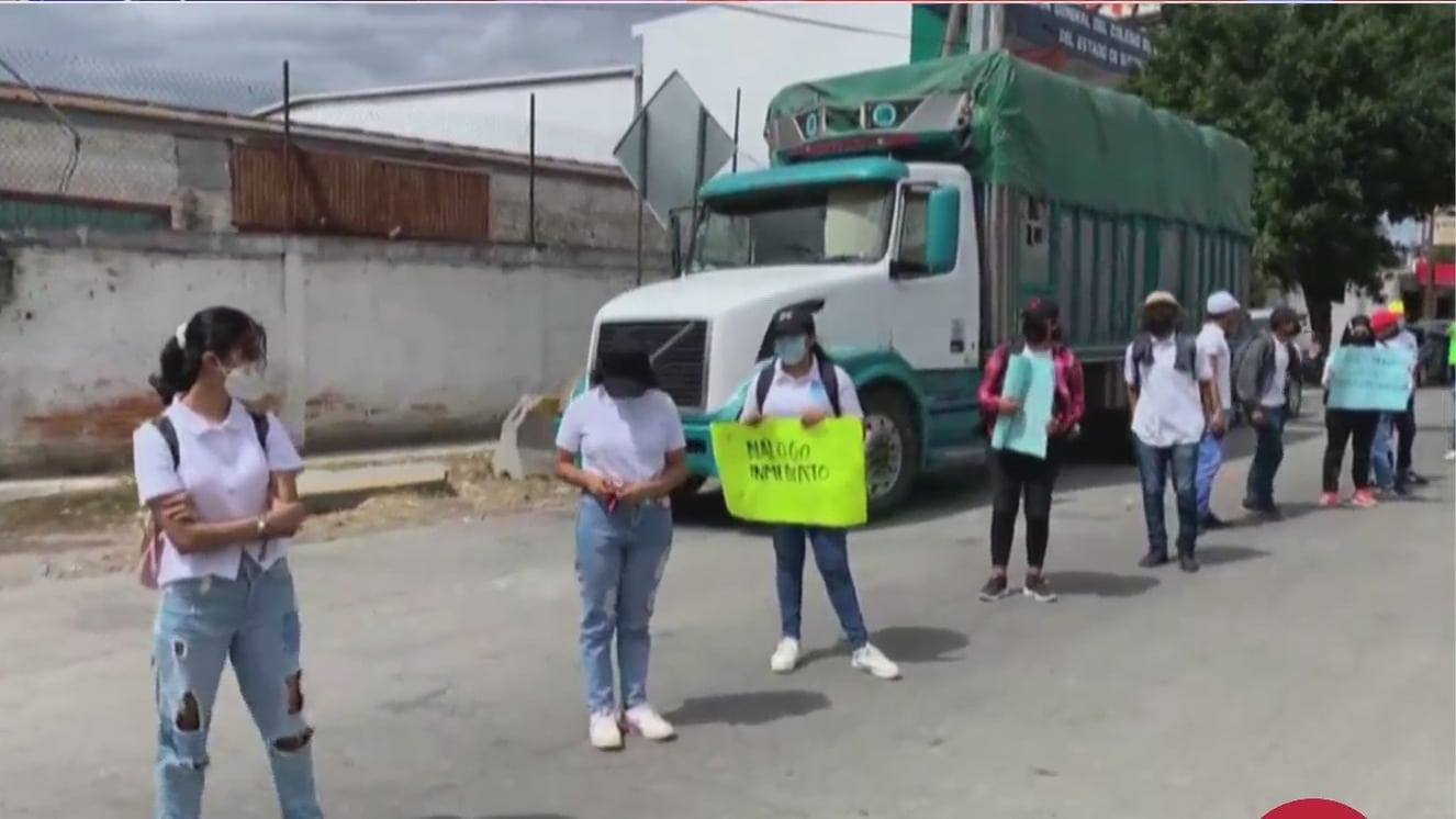normalistas dialogan con autoridades en la autopista del sol