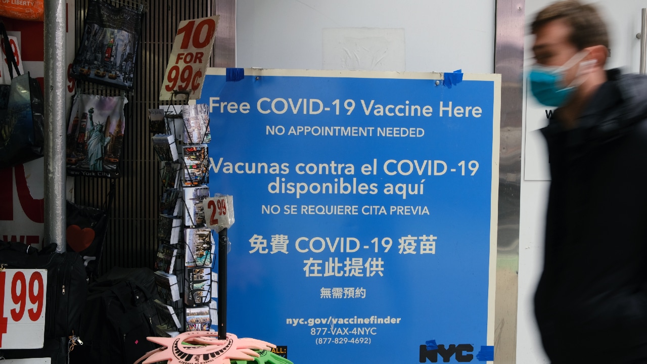 Nueva York despide a más de mil 400 empleados por no vacunarse contra COVID-19
