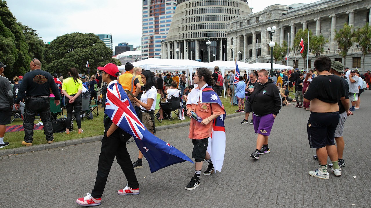 Manifestantes durante una protesta contra las vacunas en Nueva Zelanda (Getty Images)