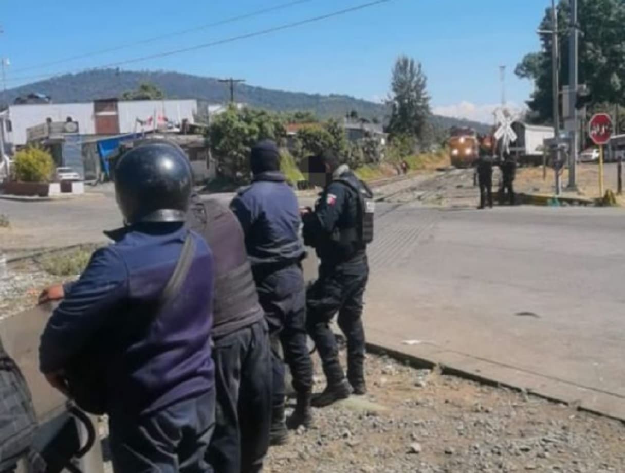 Integrantes de CNTE intentan tomar vía férreas en Michoacán