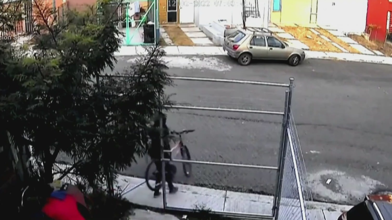 pareja roba bicicletas de casa en morelia michoacan