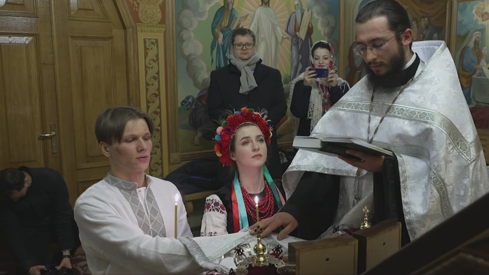 pareja ucraniana se casa en medio de invasion rusa