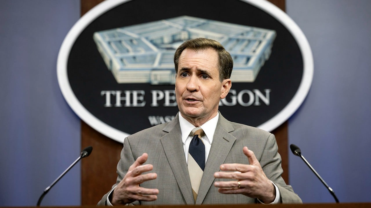 El secretario de prensa del Pentágono, John Kirby, realiza una conferencia de prensa, el 28 de febrero de 2022 en Arlington, Virginia (Getty Images)