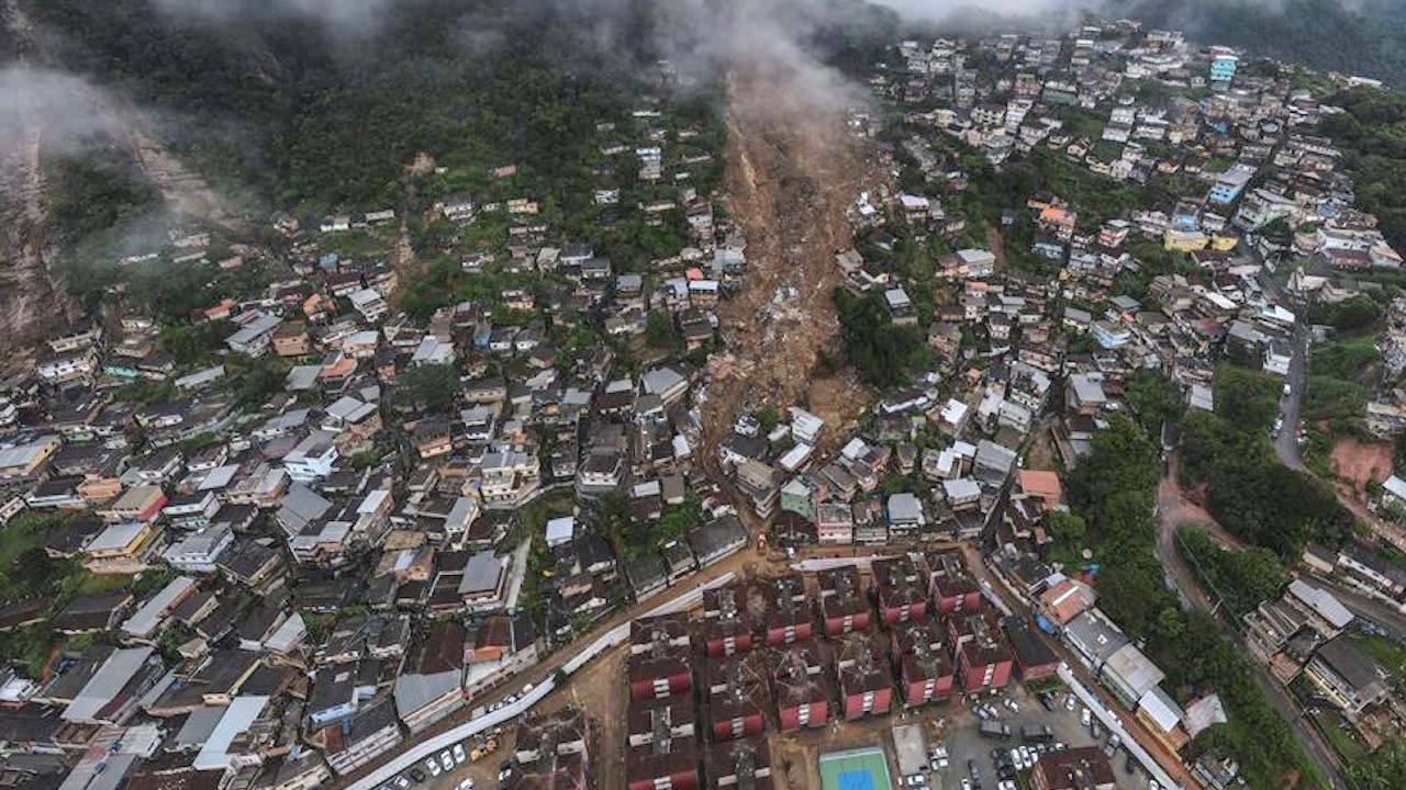 Sube a 165 la cifra de muertos tras alud en la ciudad de Petrópolis, Brasil
