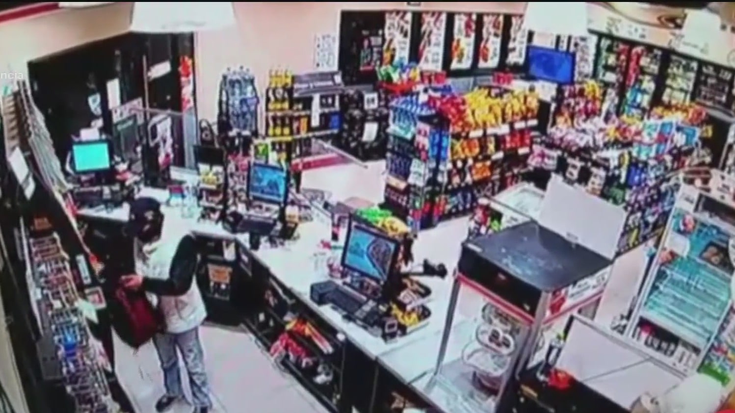 policias frustran robo a tienda de conveniencia en escobedo
