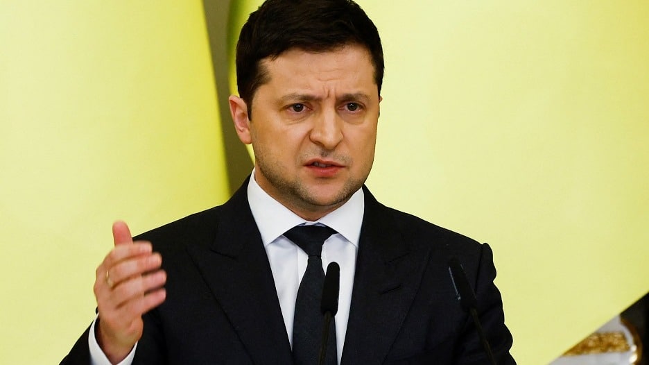 presidente de ucrania afirma que permanece en el pais defendiendo a ciudadanos