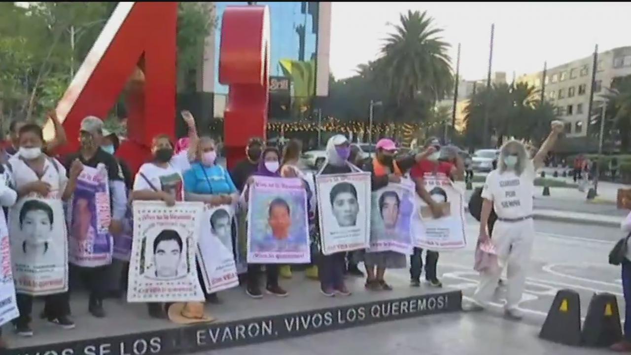 reabren paseo de la reforma tras protesta por los desaparecidos de ayotzinapa
