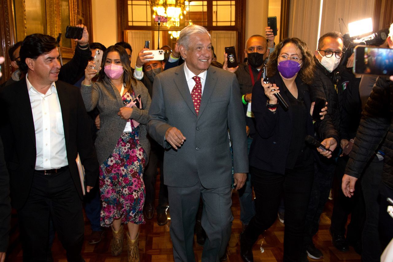 Andrés Manuel López Obrador, presidente de México, realizó un recorrido junto a medios de comunicación en la sala “Daniel Cabrera” de Palacio Nacional, 24 de febrero de 2022 (Cuartoscuro)