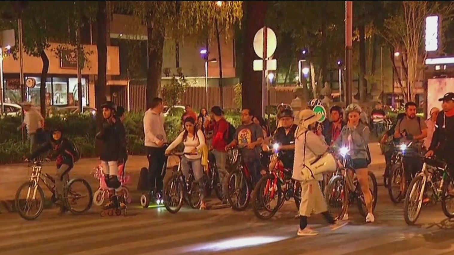 reiniciaran paseos nocturnos en bicicleta por calles del centro de la cdmx