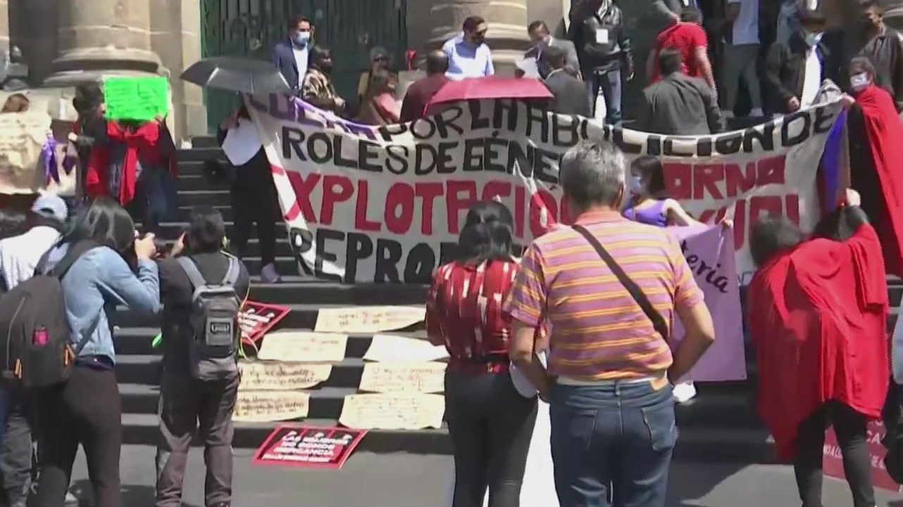 se registran dos manifestaciones afuera del congreso de la ciudad de mexico