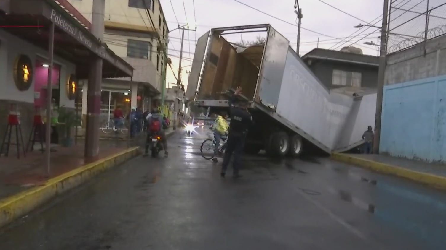 se vence caja de trailer en santa cruz meyehualco iztapalapa