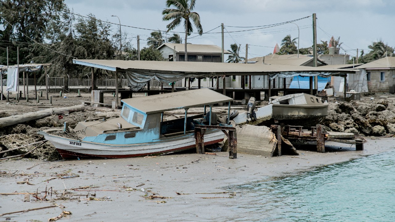 Tonga entra en confinamiento por COVID-19 en plena recuperación tras tsunami