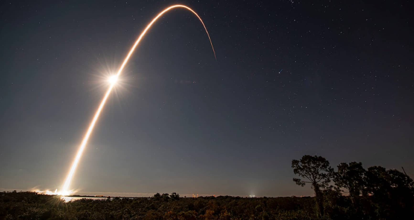 Tormenta geomagnética daña 40 satélites Starlink de SpaceX
