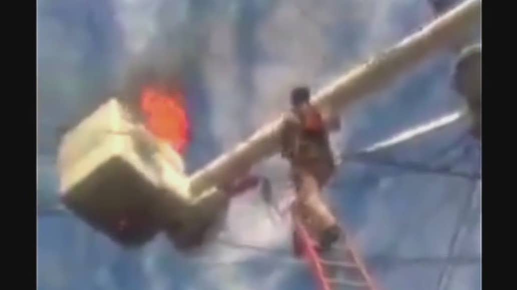 trabajador de cfe se salva tras incendiarse la canastilla en la que trabajaba en acapulco