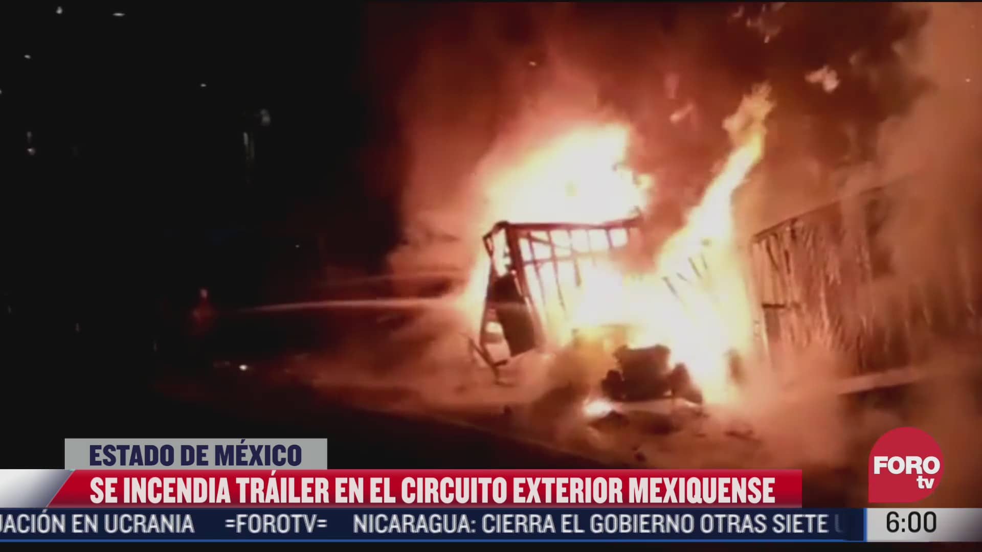 trailer choca contra un arbol y se incendia sobre el circuito exterior mexiquense