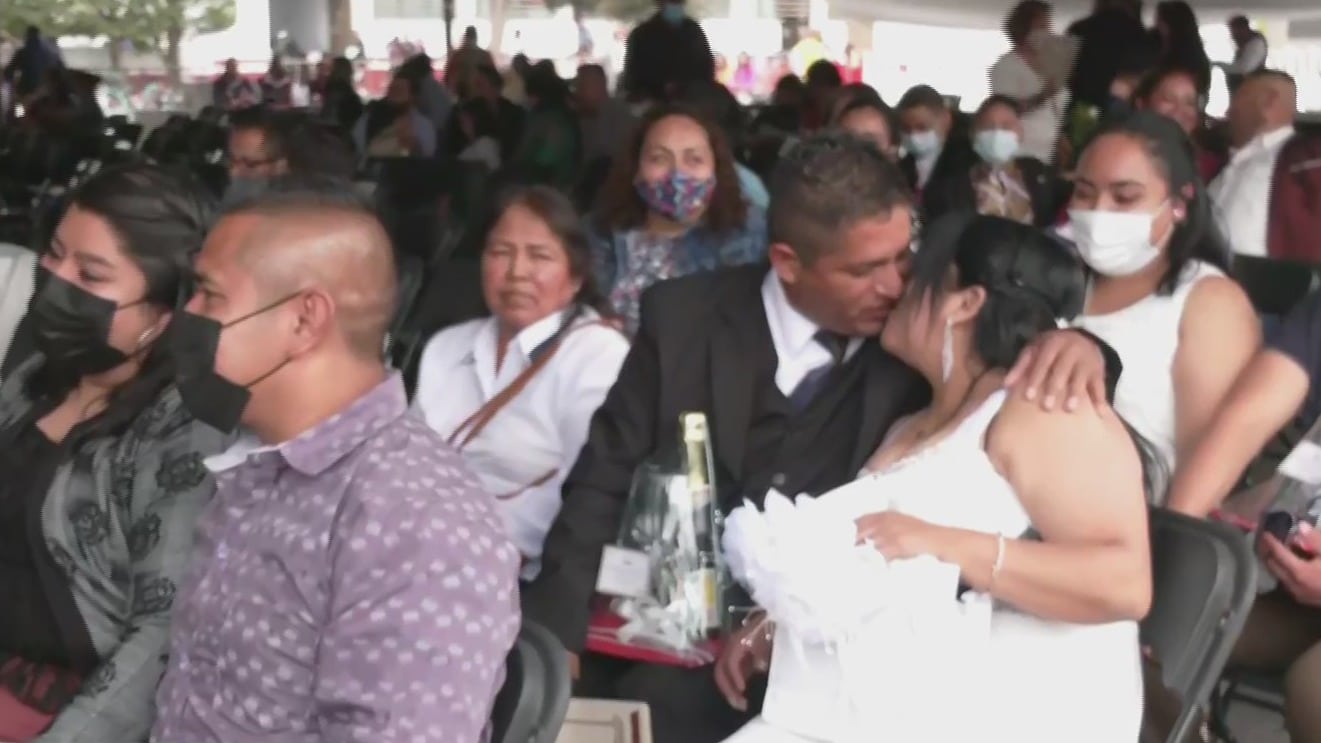 tras dos anos de pandemia realizan boda colectiva en nezahualcoyotl