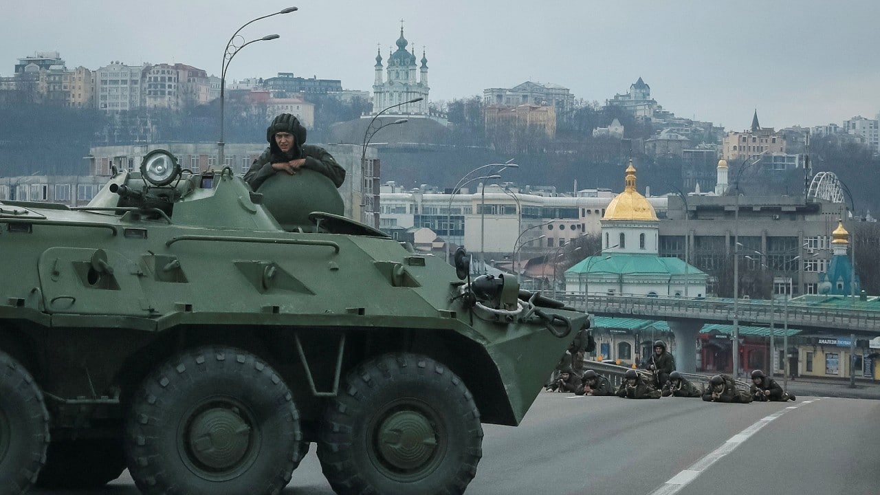 Los soldados rusos entran en Kiev, capital de Ucrania