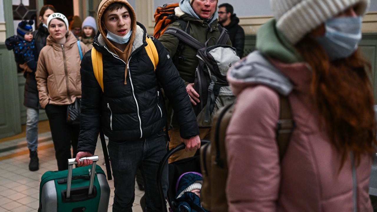 Unas 120,000 personas en Ucrania huyen de la invasión militar de Rusia