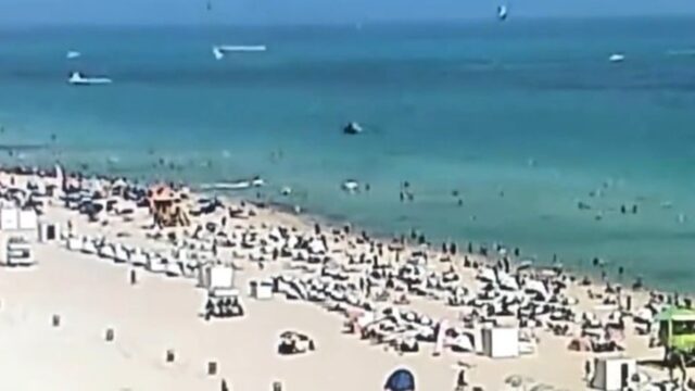 Video: Helicóptero se estrella en playa de Miami, Florida.