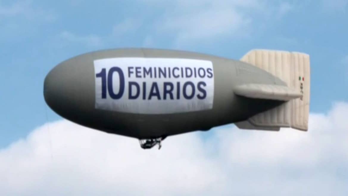 8m dirigible sobrevuela monumentos de la cdmx por dia internacional de la mujer