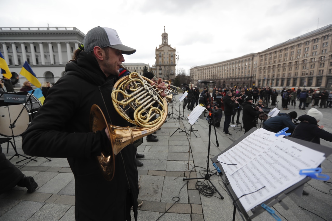 Ucrania: Sinfónica de Kiev da concierto en la calle