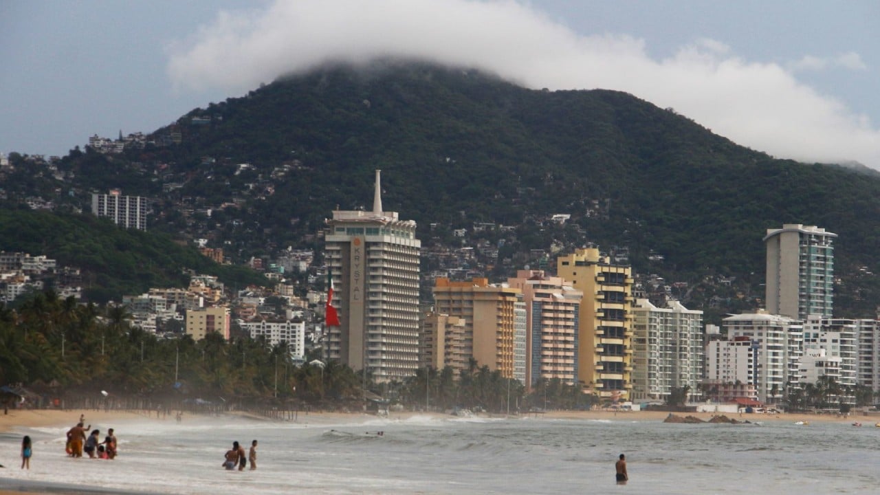 Pobladores de Acapulco sufren por frío provocado por masa de aire polar