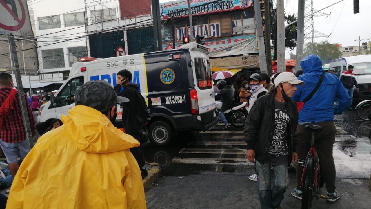 Accidente vial en avenida Tláhuac (Twitter: @BicireporteraDF)