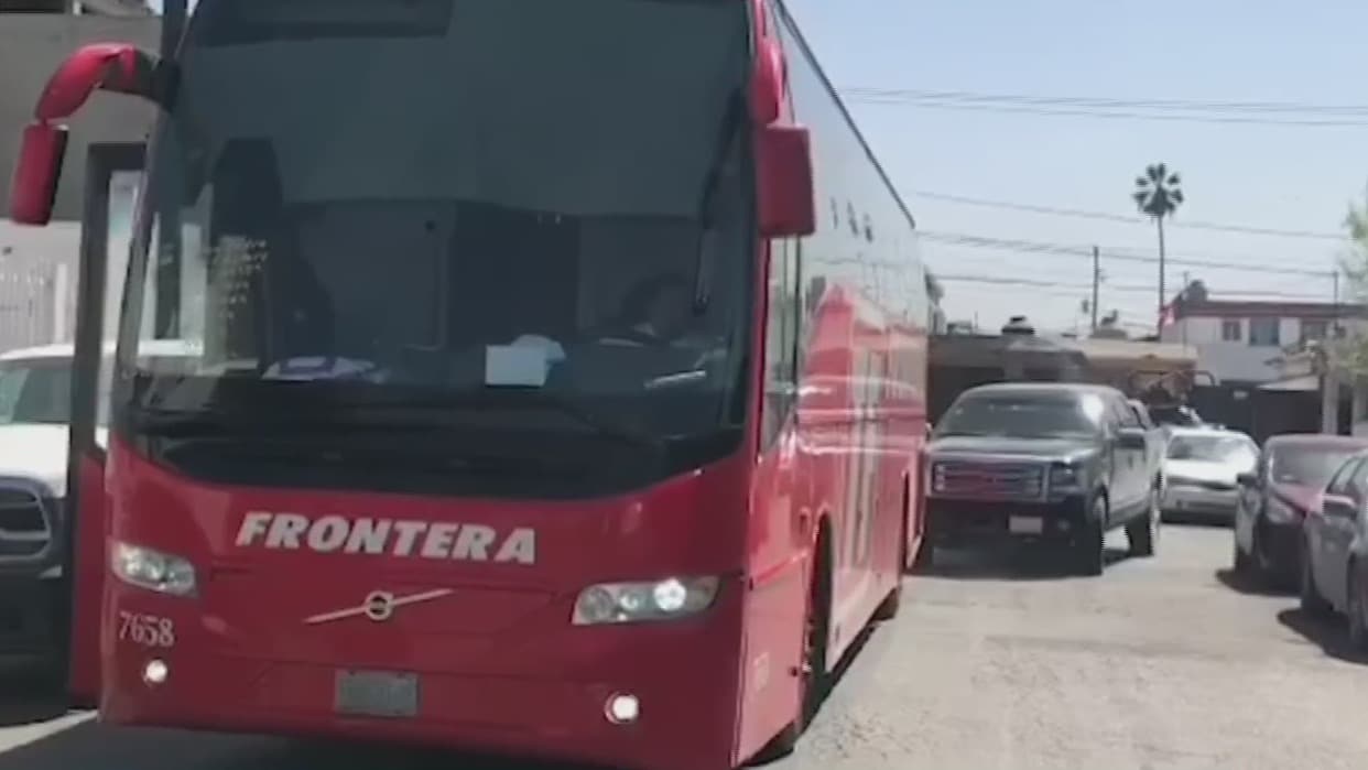 aseguran a 53 migrantes que viajaban en 2 autobuses en coahuila