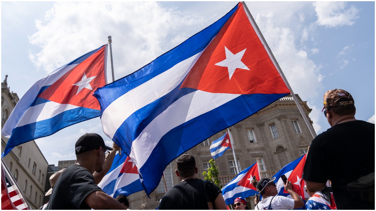 banderas cubanas getty