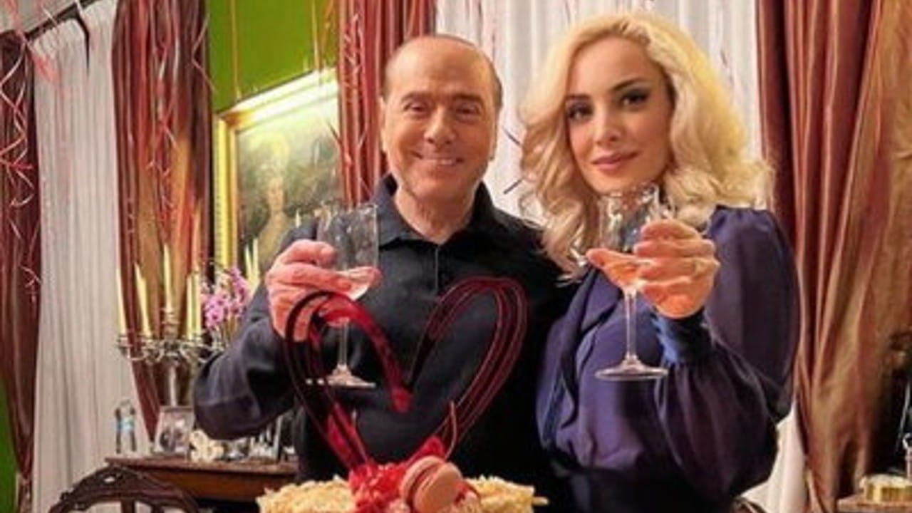 Silvio Berlusconi, ex primer ministro de Italia, celebra unión simbólica con Marta Fascina