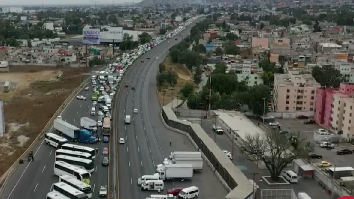 bloqueo en la autopista mexico queretaro provoca circulacion lenta