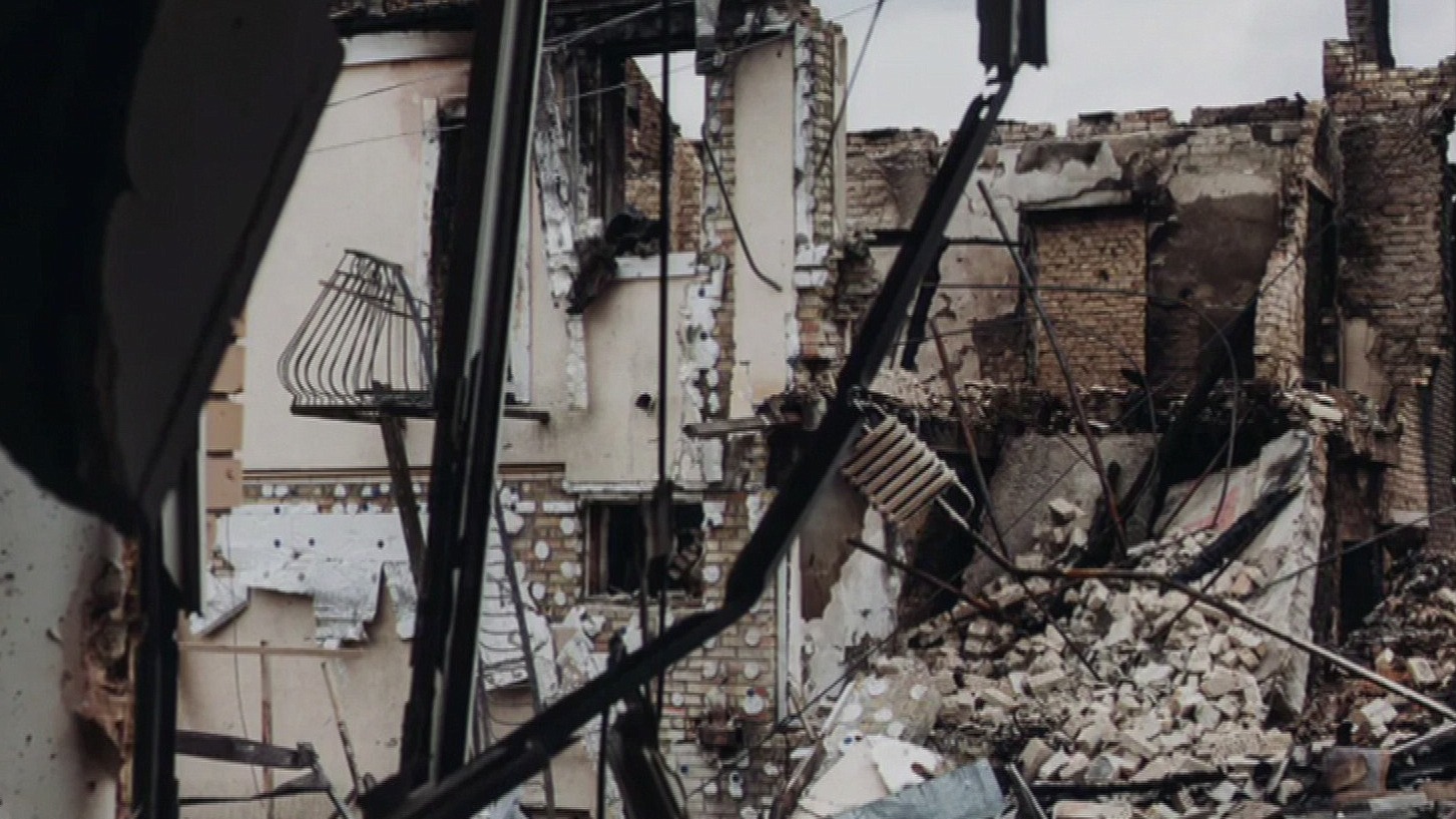 bombardeo ruso destruye teatro en mariupol ucrania