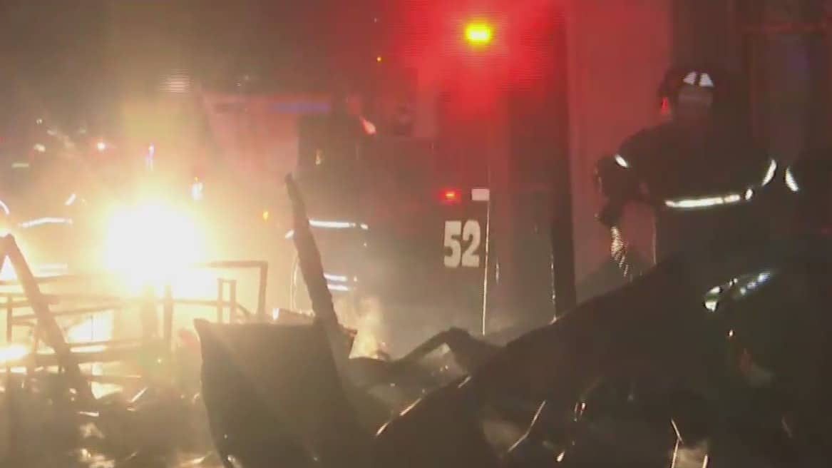 bomberos controlan incendio en una casa de lamina en azcapotzalco