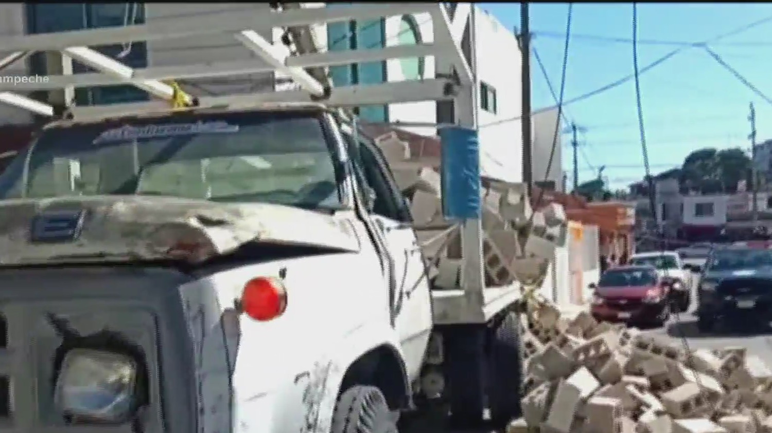 camion se impacta contra vivienda en campeche