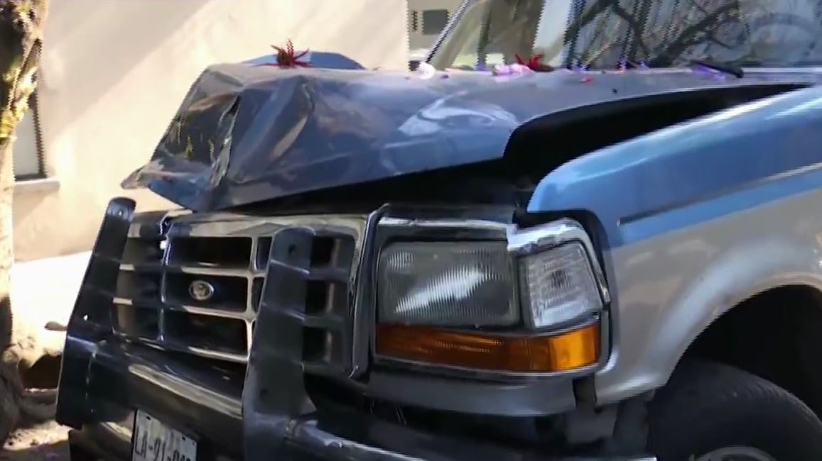 camioneta choca cinco autos y se impacta contra un arbol en la colonia portales