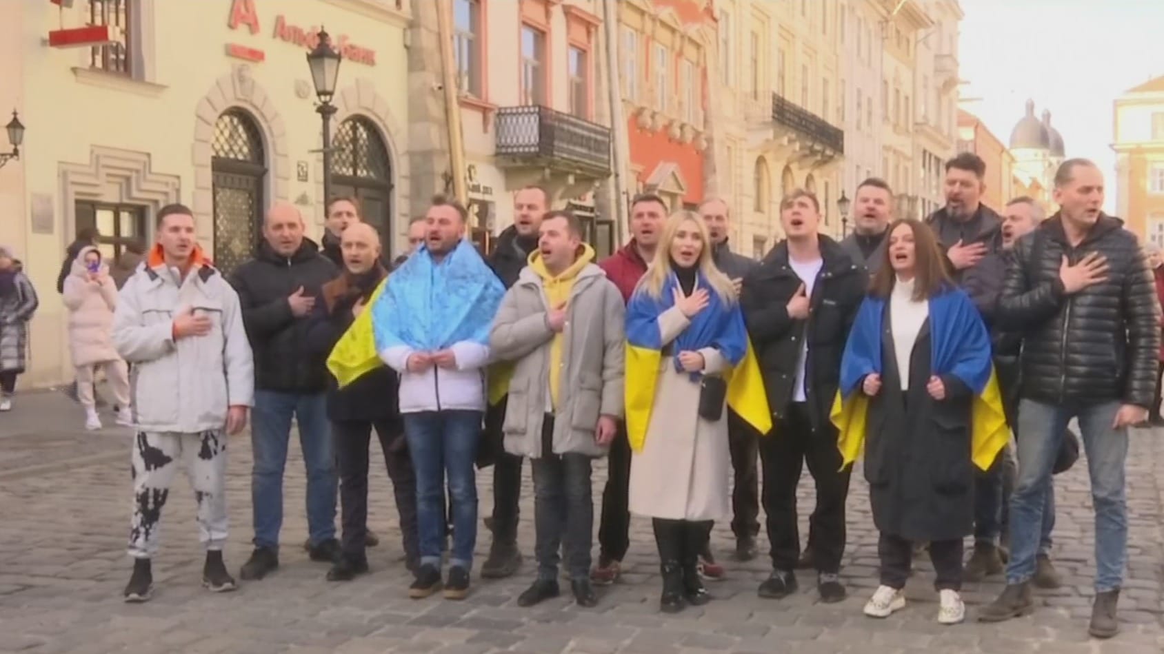 cantantes de opera entonan himno nacional ucraniano