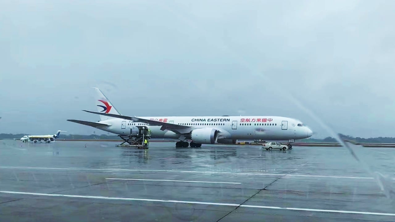 Se estrella un avión en China con 133 personas a bordo