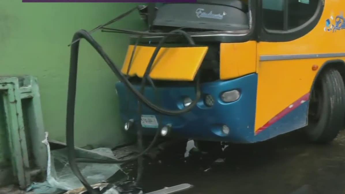 choque de camion de pasajeros deja 20 lesionados en calzada ignacio zaragoza
